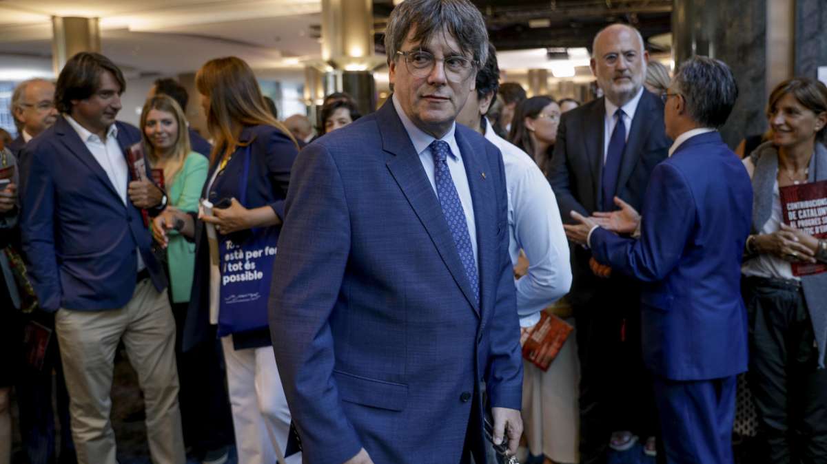 Puigdemont exige la rendición del Estado para investir a Sánchez 
