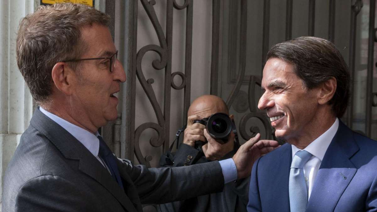 El candidato del PP a la investidura, Alberto Núñez Feijóo, y el ex presidente del Gobierno José María Aznar coincidieron este viernes en un acto de la fundación FAES.