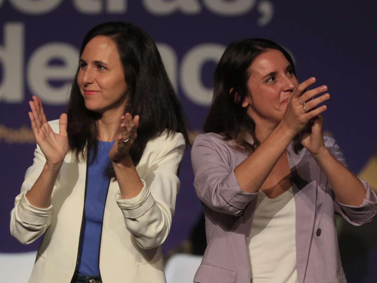 La líder de Podemos, Ione Belarra, junto a Irene Montero.