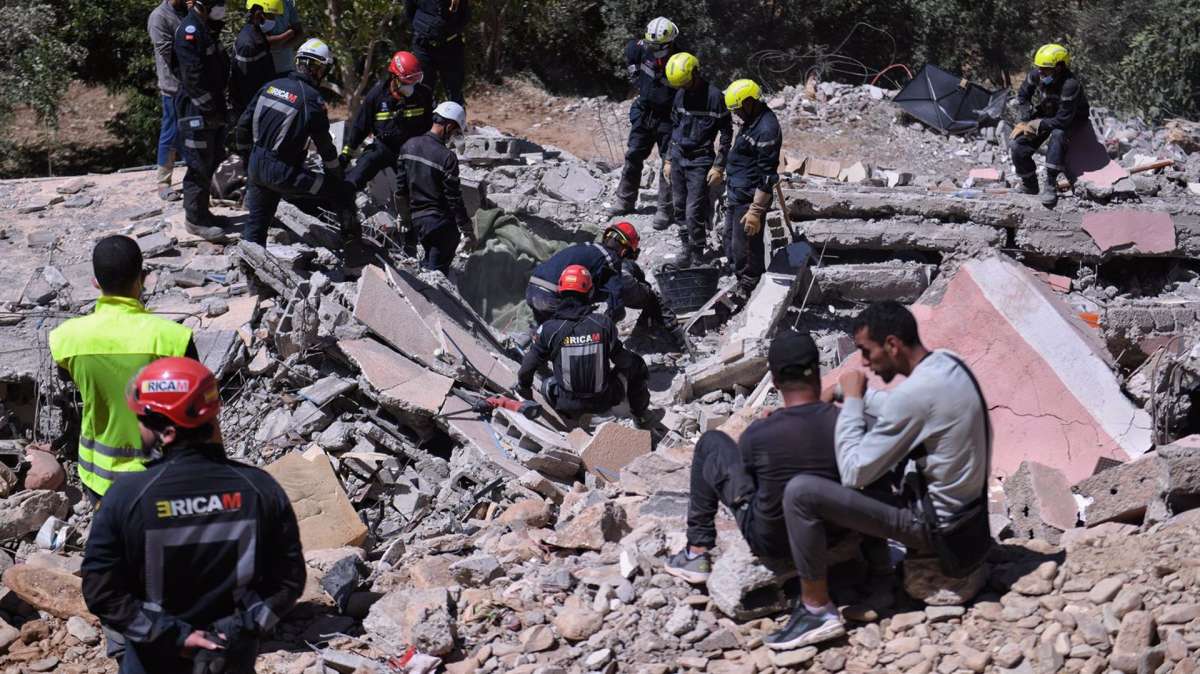 Marruecos Efectivos de la Unidad Especial de Emergencia y Respuesta Inmediata de la Comunidad de Madrid (ERICAM) participan en el rescate de una mujer.