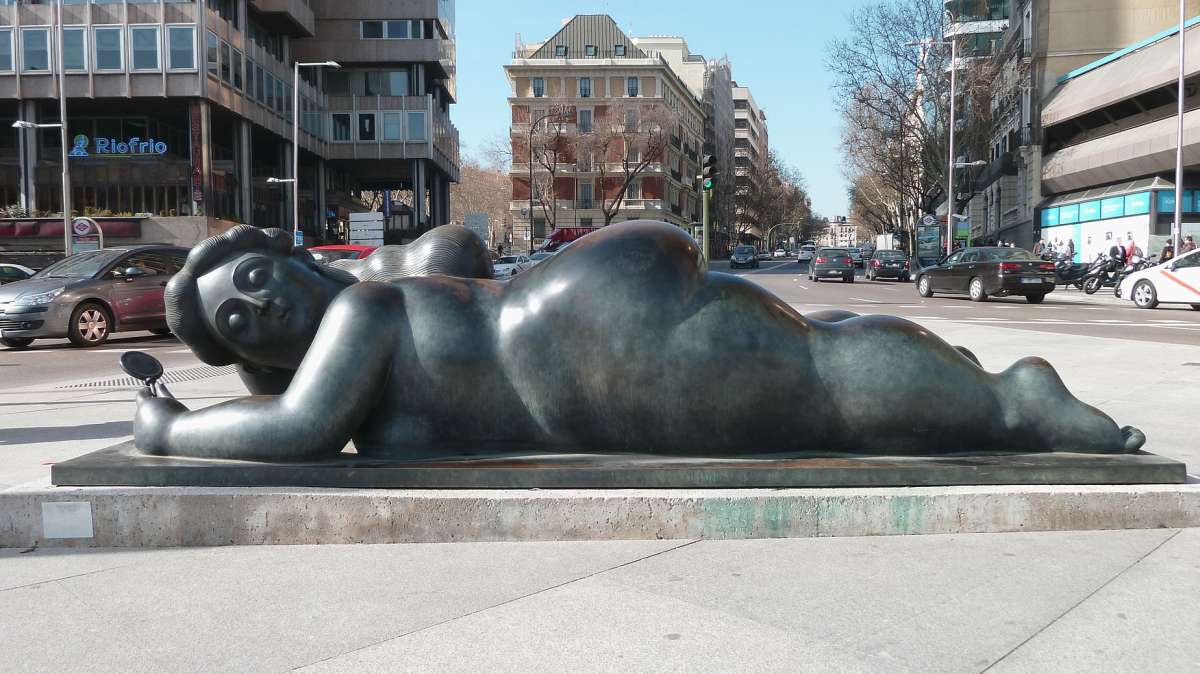 Mujer con espejo, la obra de Botero ubicada en la Plaza de Colón (Madrid).