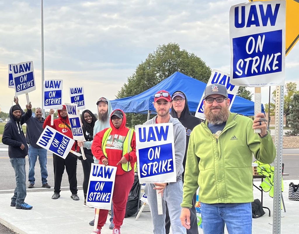 La huelga de la automoción en EEUU se extiende a otras dos plantas de Ford y GM