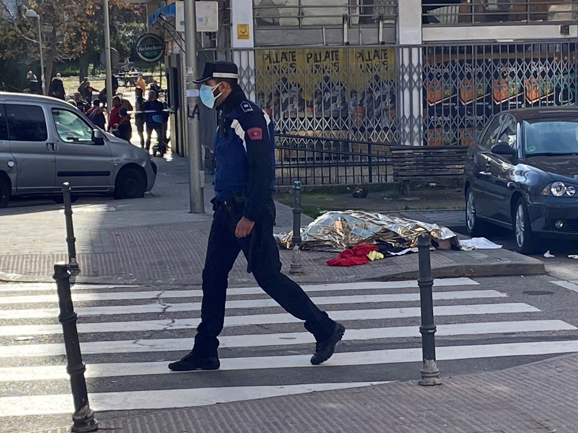 El cadáver de un joven asesinado en Villaverde (Madrid).