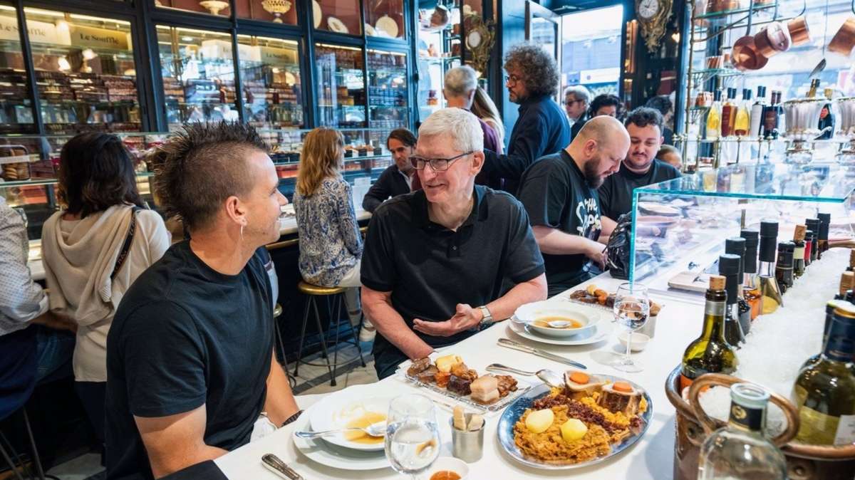 El CEO de Apple, Tim Cook, visita España para reunirse con equipos locales, clientes y creativos