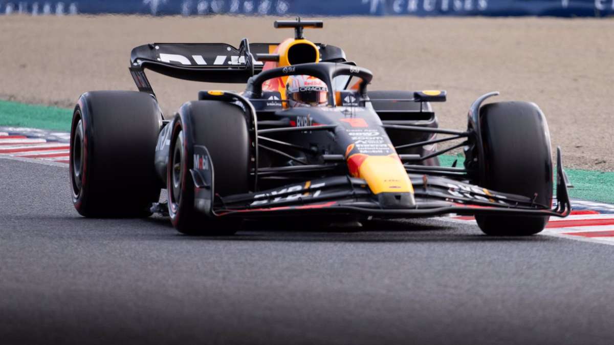 Verstappen arrasa en Suzuka y acaricia su tercer título