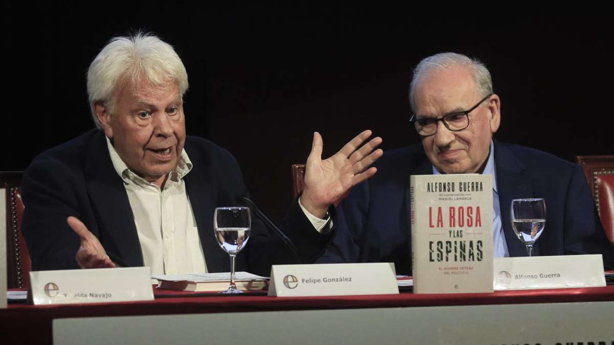 Felipe González y Alfonso Guerra, en la presentación del libro del exvicepresidente