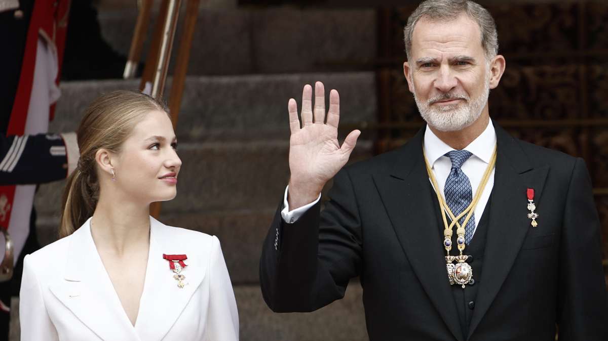 La princesa Leonor de Borbón protagoniza la Pascua Militar vestida de cadete