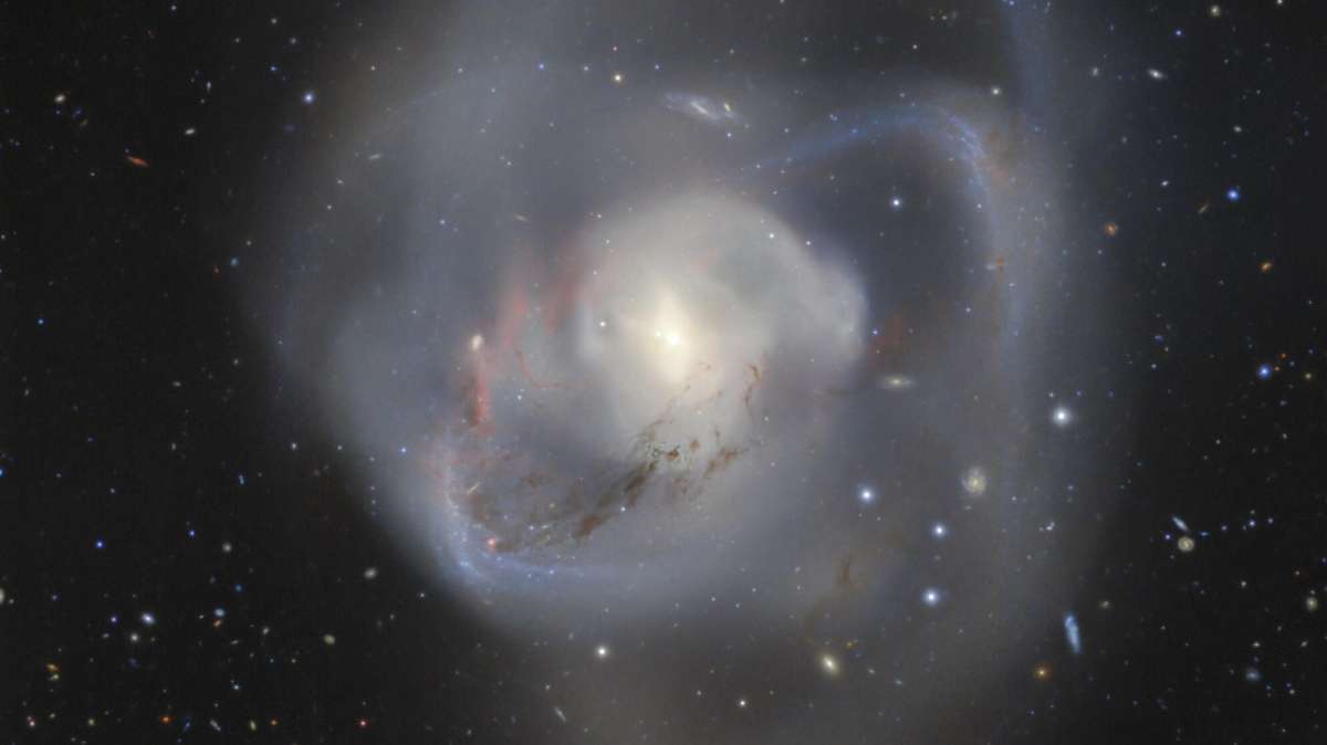 Un equipo de astrónomos, desde Chile y gracias al telescopio de Gemini Sur, ha logrado obtener una imagen que registra las consecuencias de una colisión de galaxias espirales hace mil millones de años.
