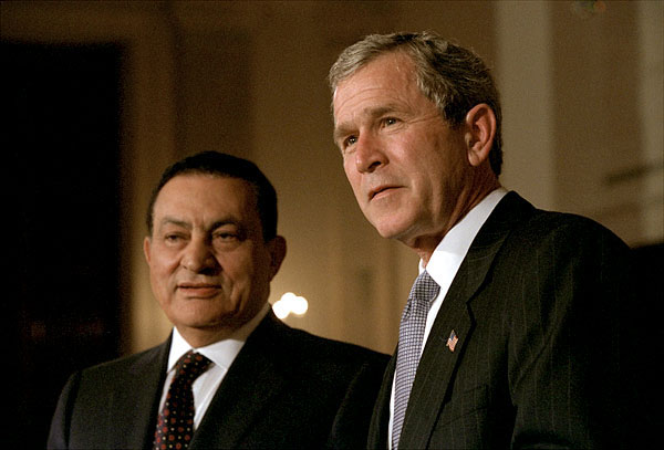 George W. Bush y Hosni Mubarak.