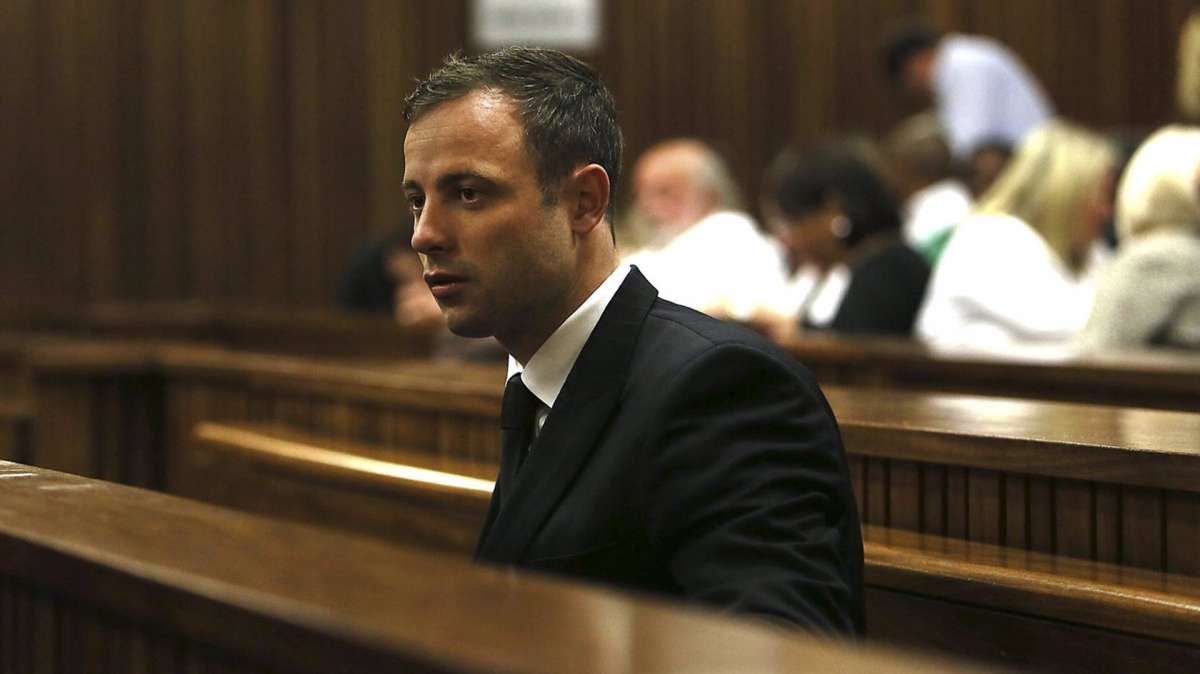 Oscar Pistorius obtiene la libertad condicional diez años después de matar a su novia.