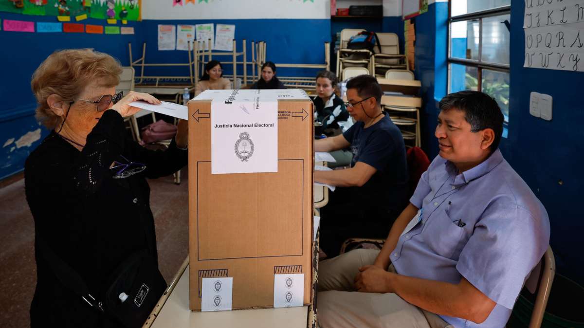 Cierran los centros de votación en Argentina con una participación del 76 %