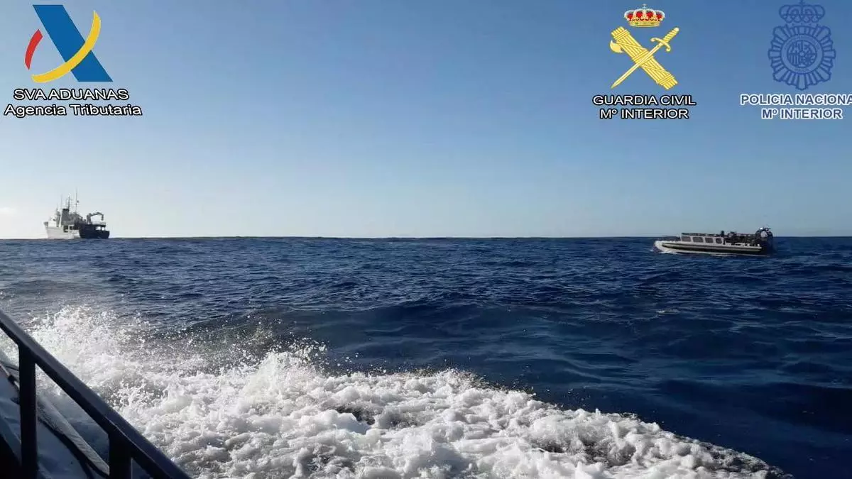 Interceptada en aguas próximas a El Hierro una embarcación con unos 500 kilos de cocaína