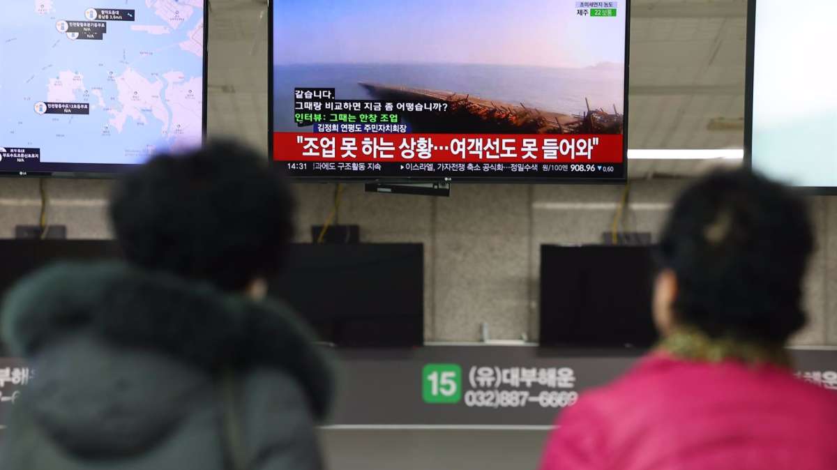 Corea del Norte vuelve a lanzar decenas de proyectiles de artillería hacia la frontera marítima con el Sur