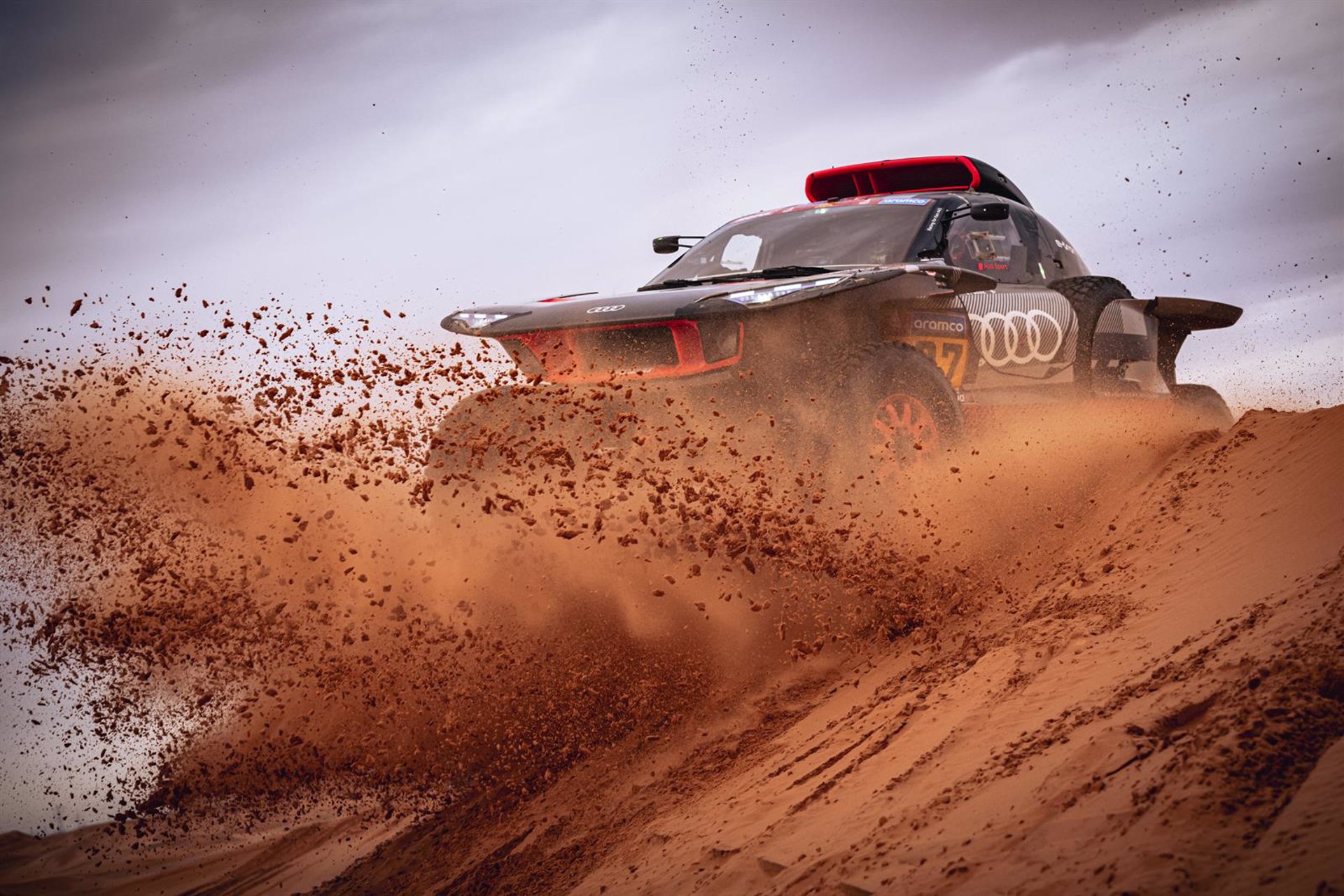 Carlos Sainz se exhibe y roza la victoria en la primera etapa del Rally Dakar